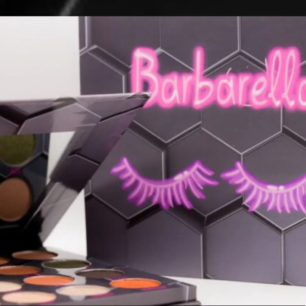 Beebeauty London Barbarella Eyeshadow Palette 20 pretty shades